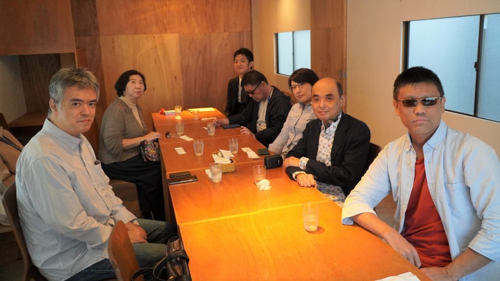 ランチ会参加者の集合写真。