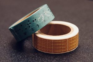 つばさの会オリジナル商品のマスキングテープをアップで撮影した画像。