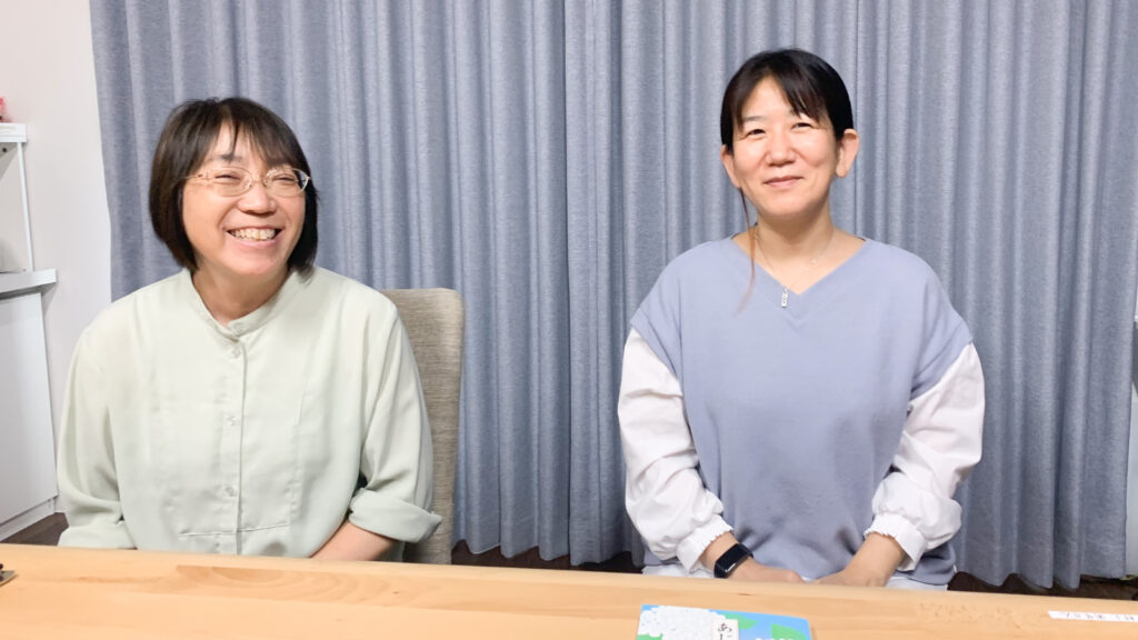 笑顔の志水さんと澤瀨さんの写真。