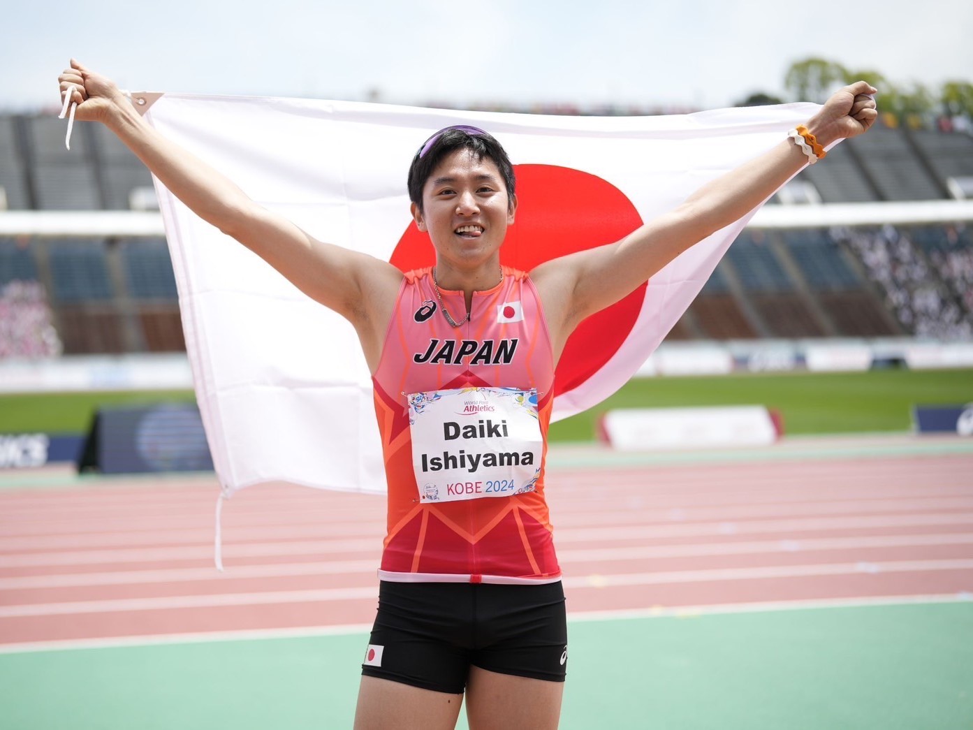 パリ2024パラリンピックへ。走り幅跳び日本代表で旗手の石山大輝選手、大会の抱負と、みつきの同行援護を語る | Spotlite