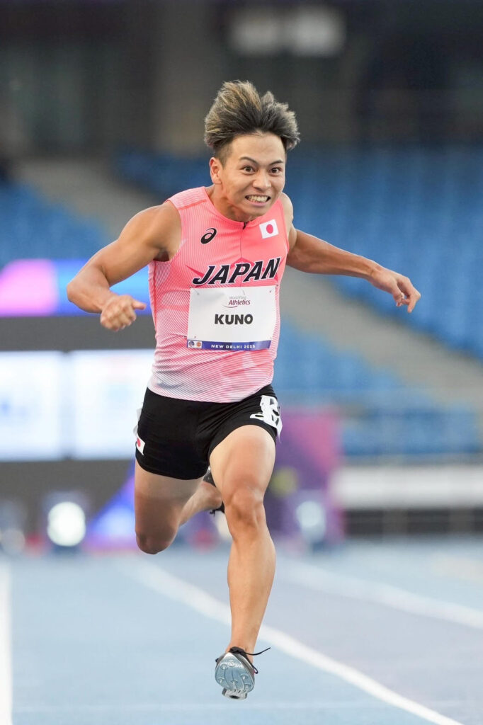 ニューデリー世界パラ、100メートルをゴールした瞬間の久野選手。歯を食いしばって全力で駆け抜けている。