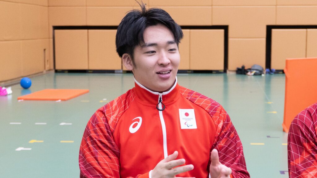 アジアパラ日本代表の赤いジャージを着た永野選手。
