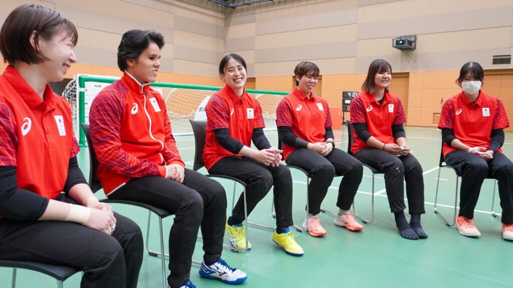 日本代表の赤いジャージの女子オリオンJAPANの6名の選手。
